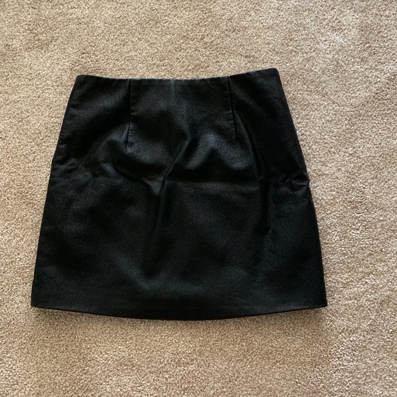 leather skirt - Picture 2 of 3